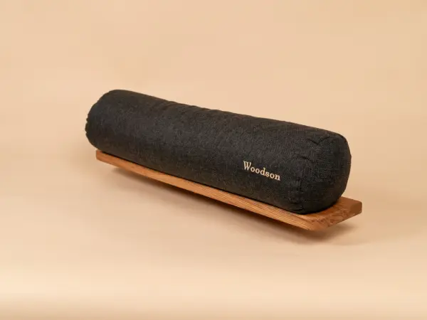 Полка с валиком для ног в бане Woodson, дуб