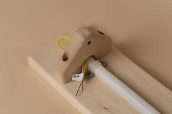 Светильник Woodson Фиджи линия, угловой со светодиодной лентой, Липа (24V)